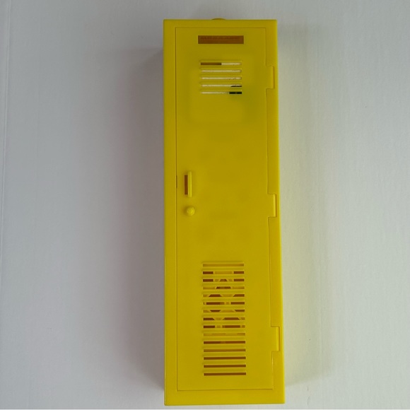 1999 Barbie “Hidden Messages” Yellow Locker - Picture 1 of 14